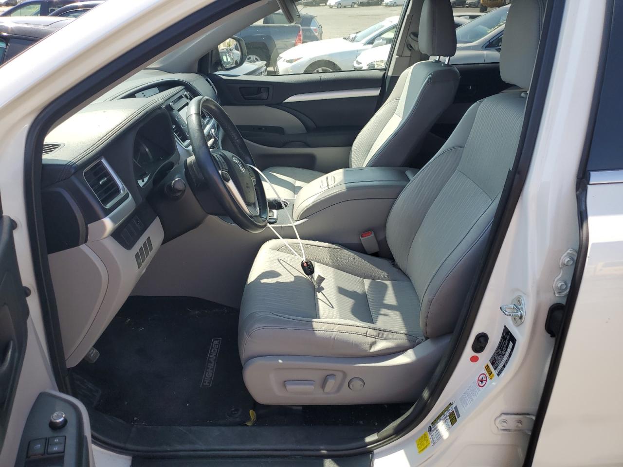 2015 Toyota Highlander Le VIN: 5TDBKRFH2FS132039 Lot: 68142214