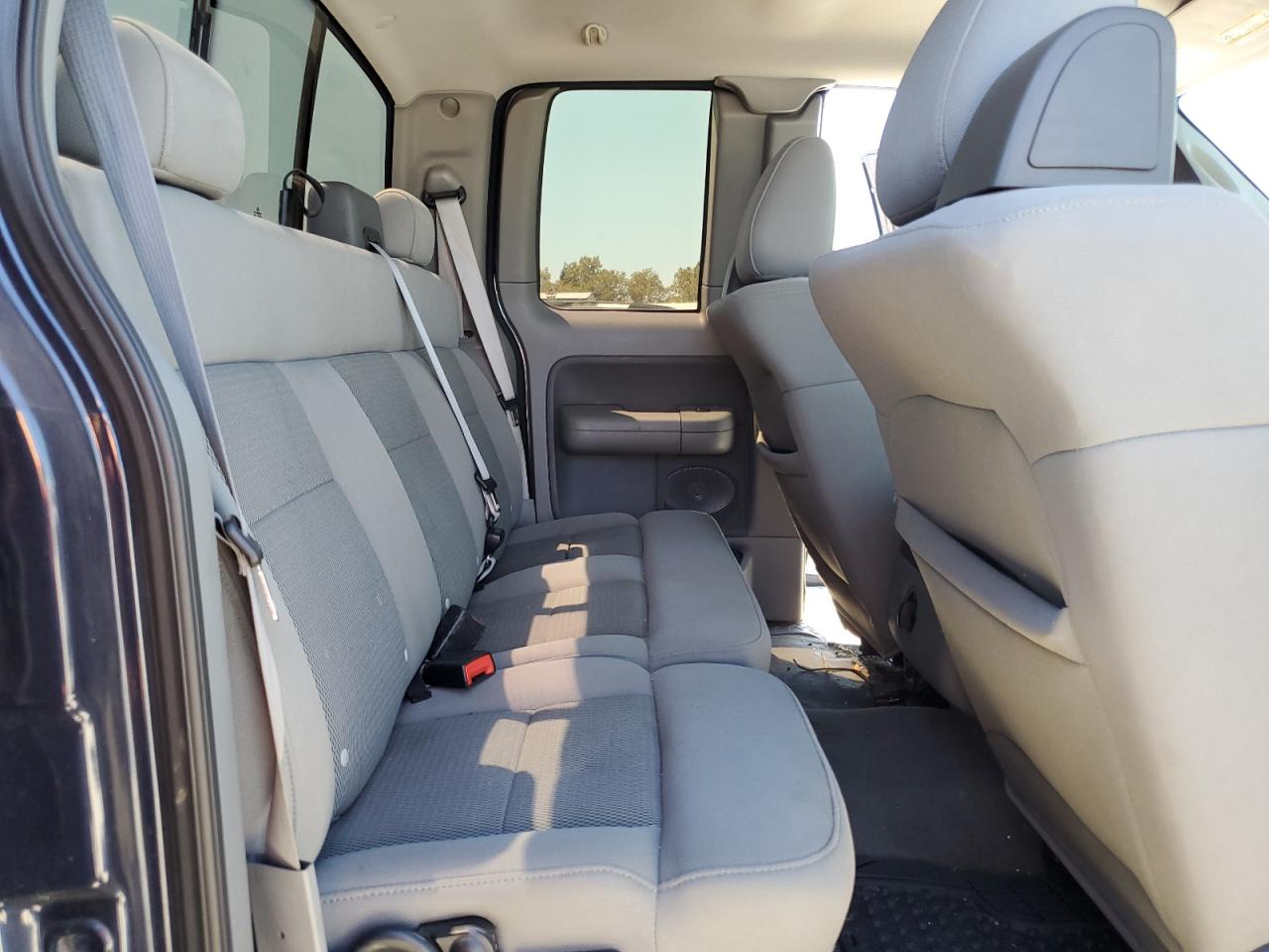 2004 Ford F-150 - Image 10