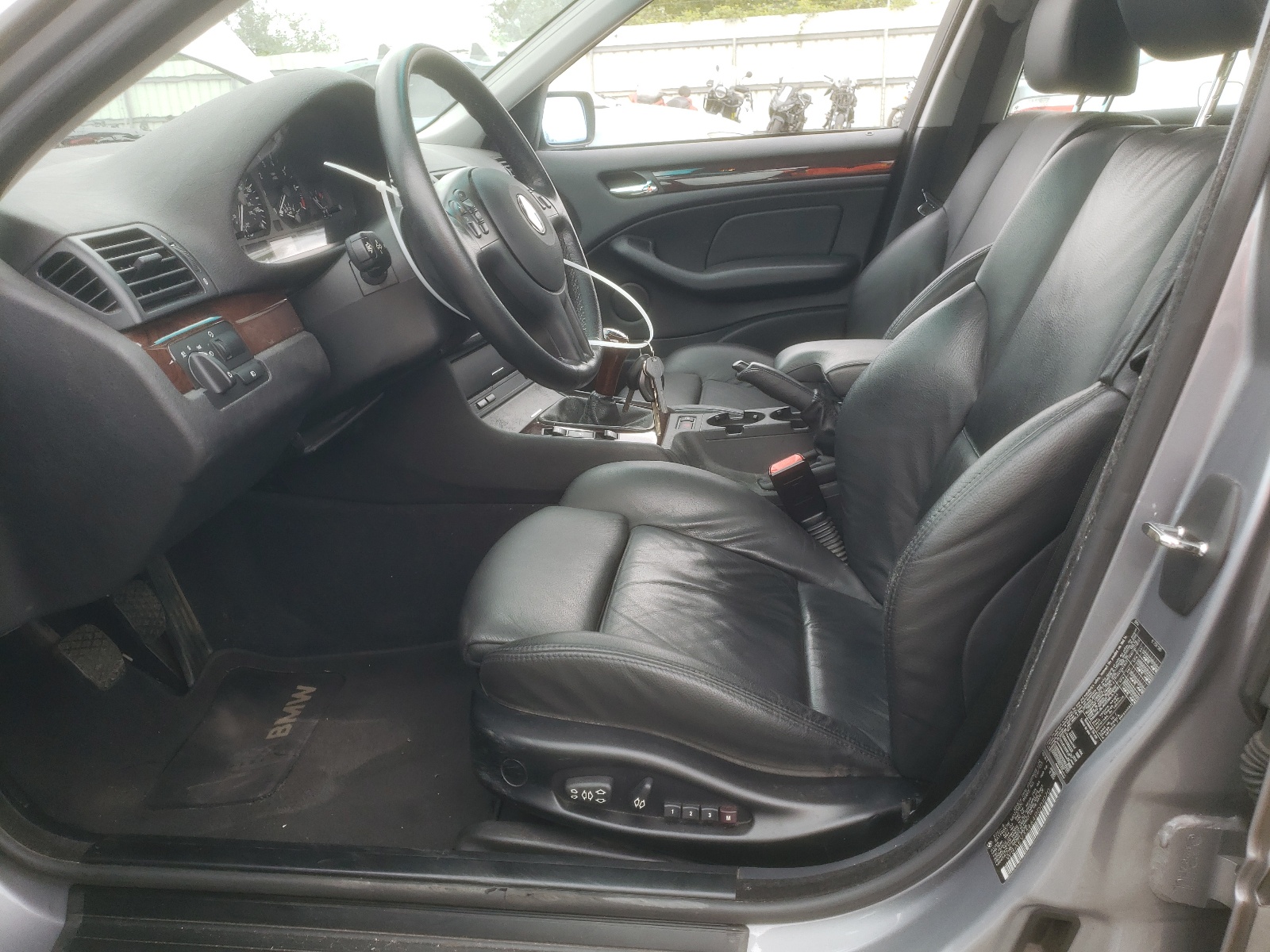 WBAEV33464PD01070 2004 BMW 325 I