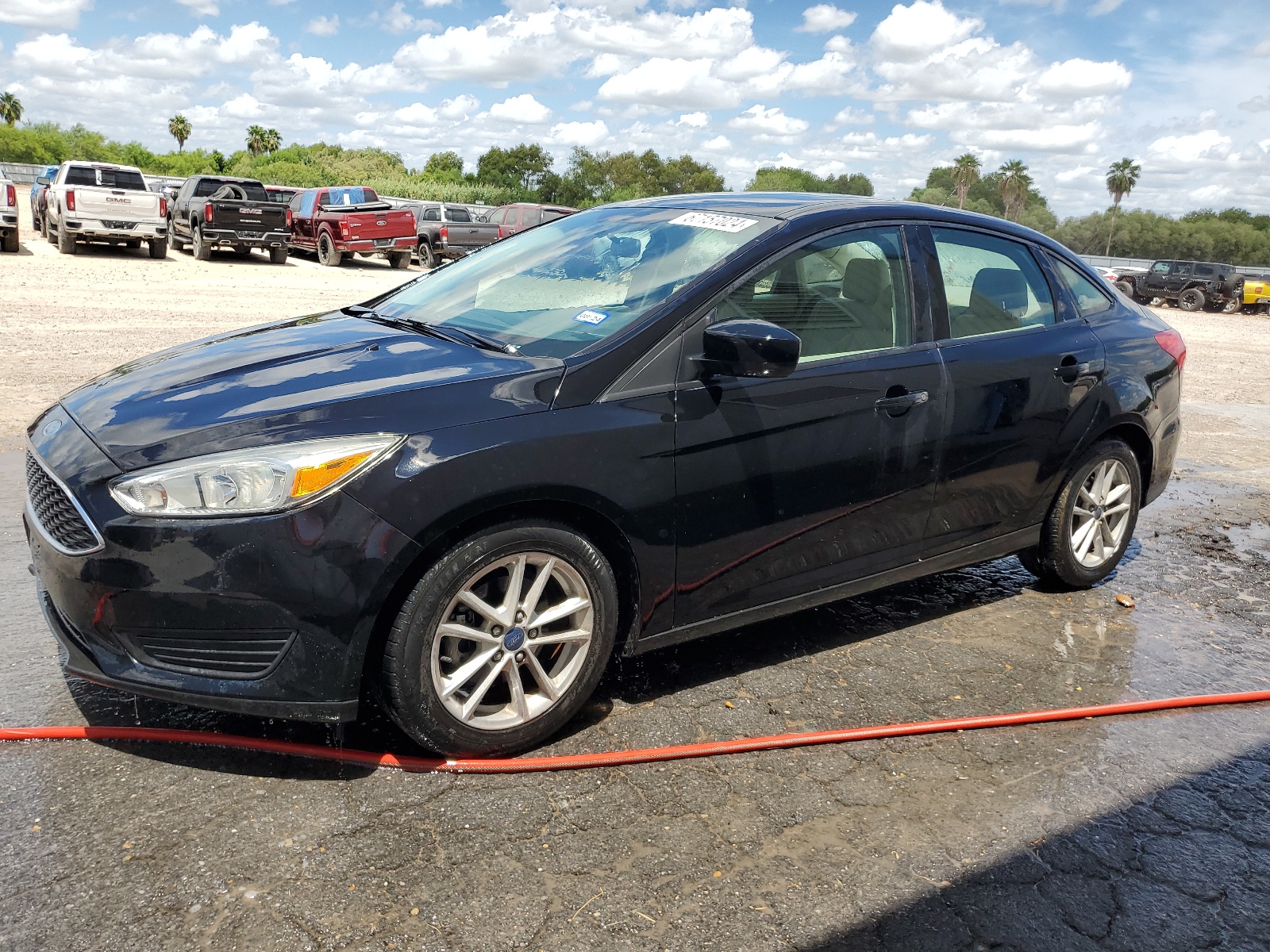 2018 Ford Focus Se vin: 1FADP3FE2JL219985