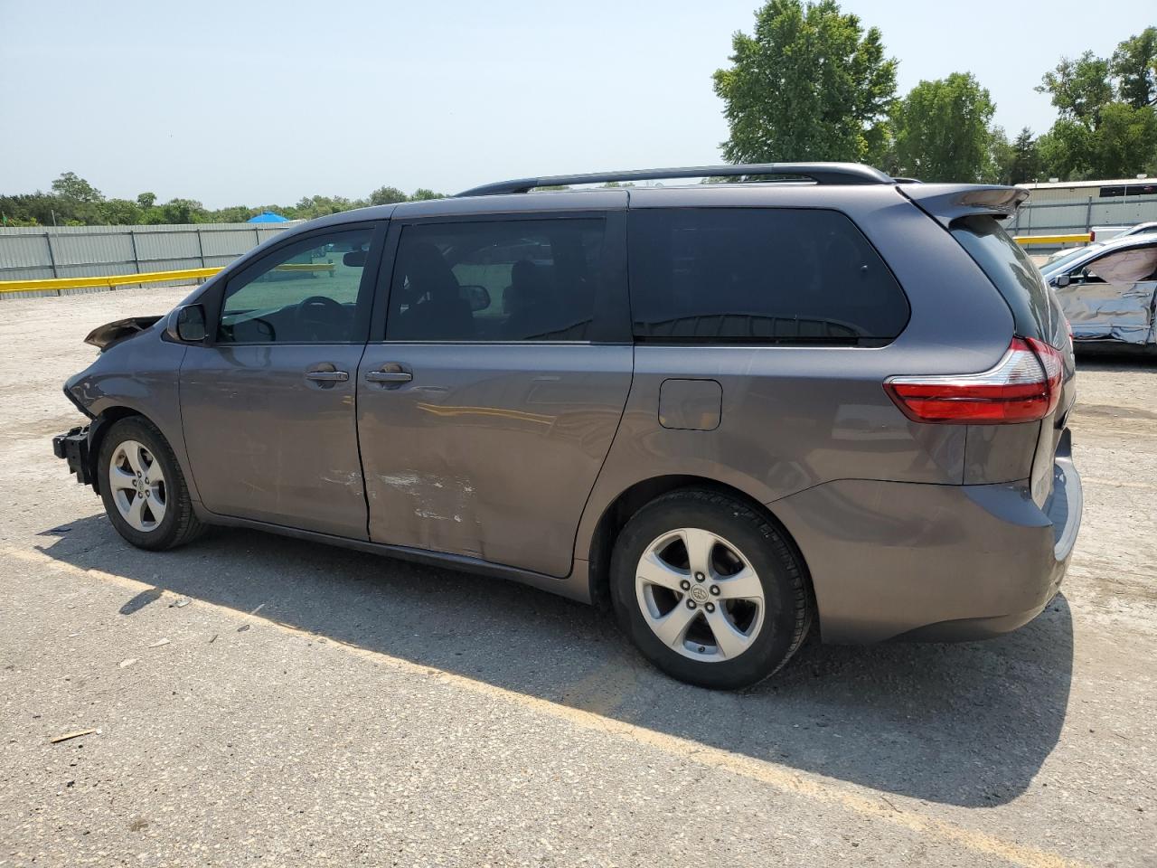 5TDKK3DC4FS531152 2015 TOYOTA SIENNA - Image 2