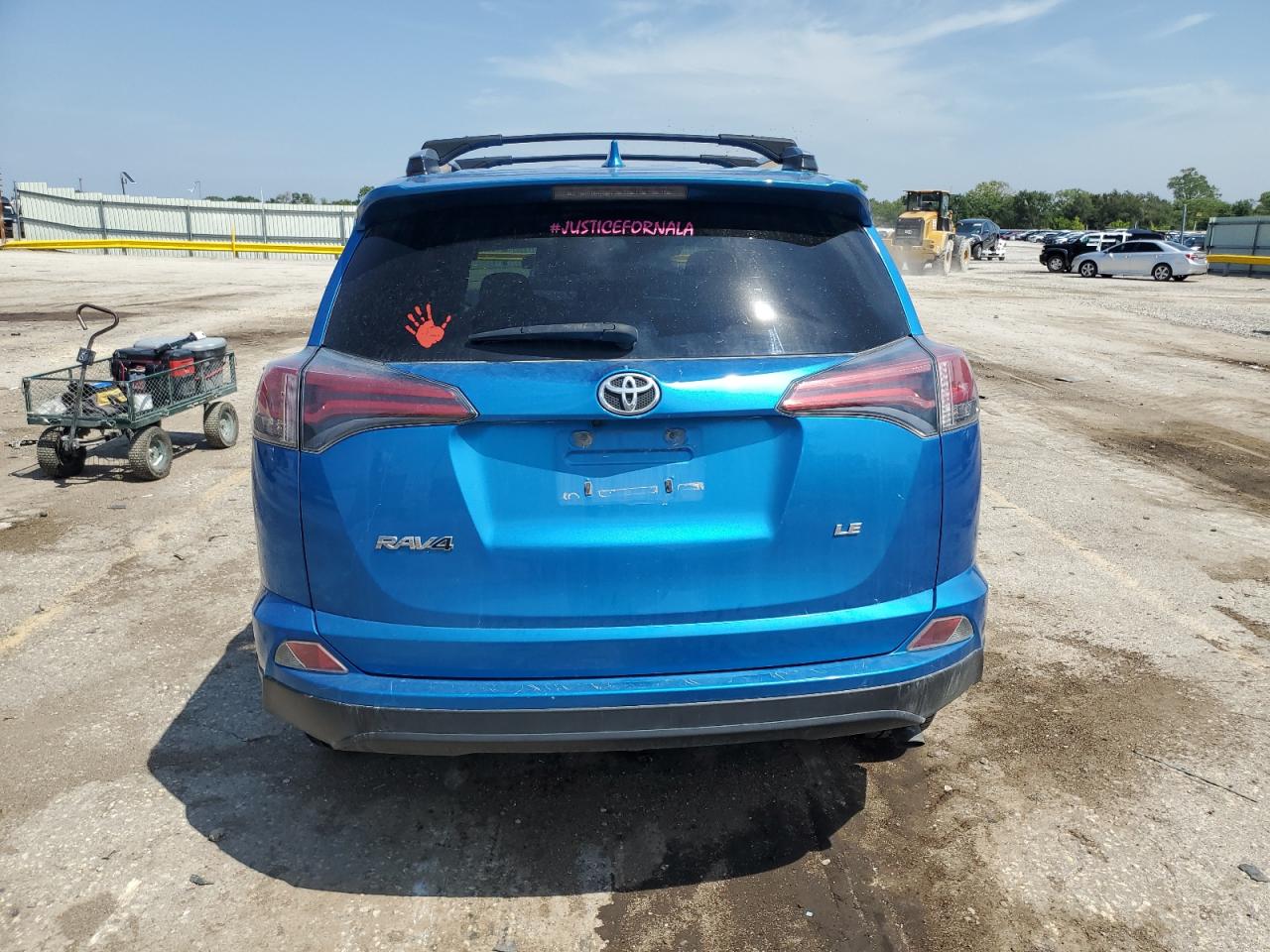 JTMZFREV9HJ115572 2017 Toyota Rav4 Le