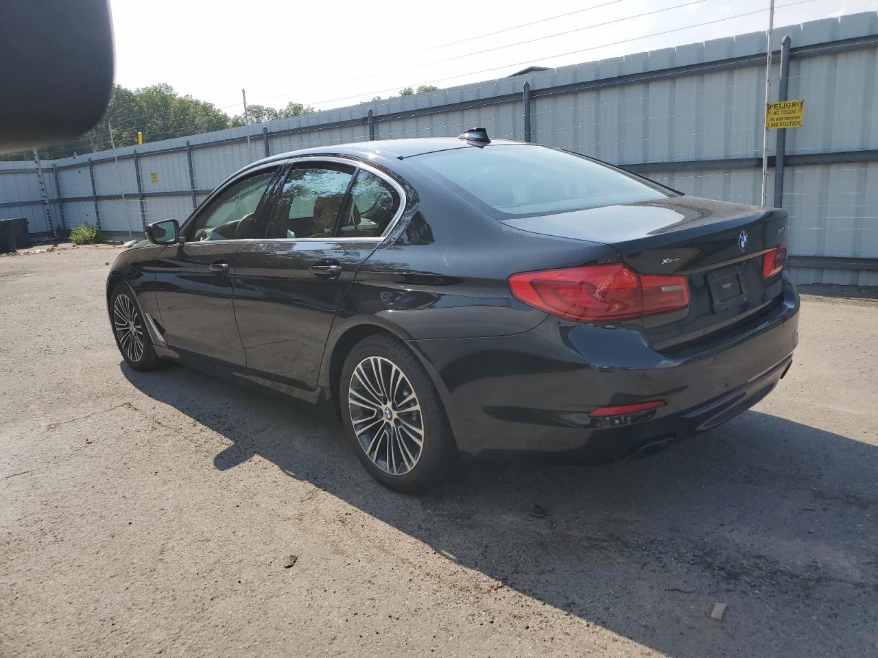 WBAJE7C5XKWW13844 2019 BMW 5 SERIES - Image 2