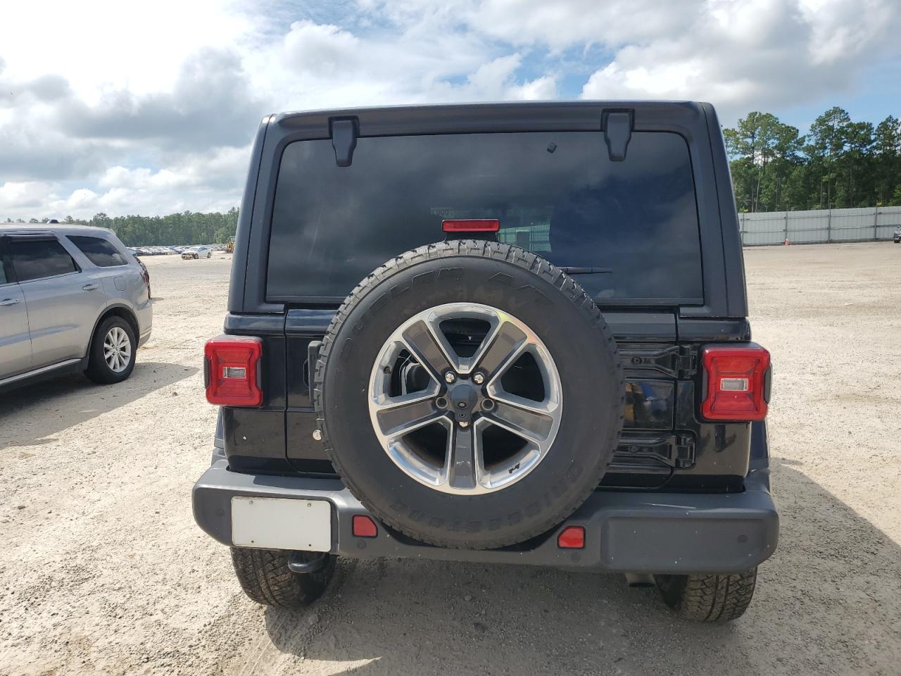 2018 Jeep Wrangler Unlimited Sahara VIN: 1C4HJXEG2JW256685 Lot: 68815404