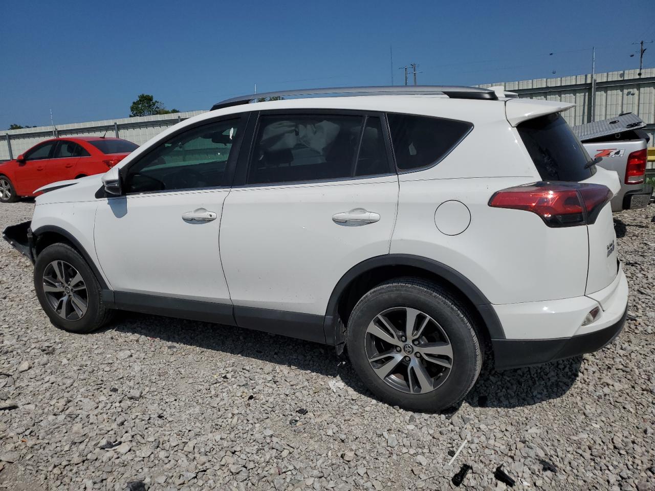 2T3RFREV3JW844349 2018 TOYOTA RAV 4 - Image 2