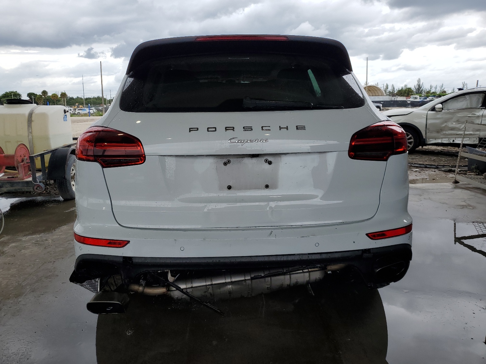 WP1AA2A20HKA90715 2017 Porsche Cayenne