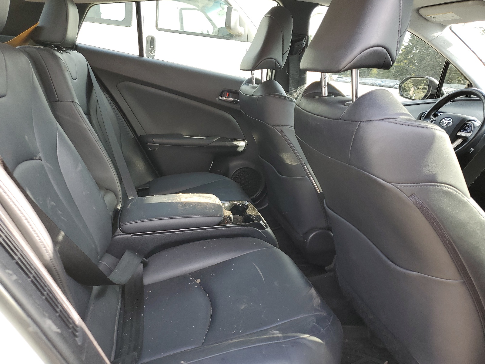 JTDKARFP8H3010588 2017 Toyota Prius Prime