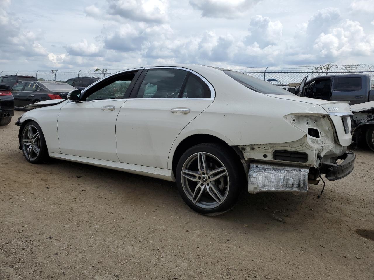 WDDZF4JB6HA052435 2017 MERCEDES-BENZ E CLASS - Image 2