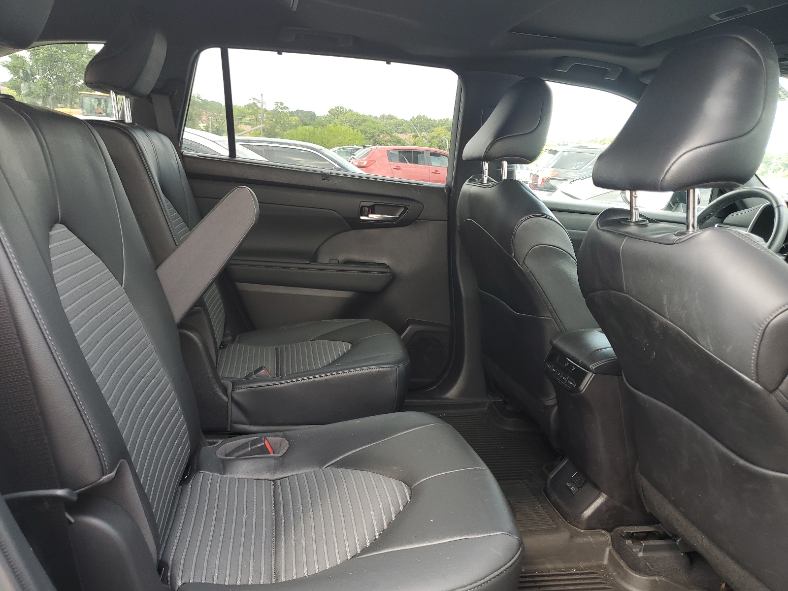 5TDLZRBHXNS255012 2022 Toyota Highlander Xse