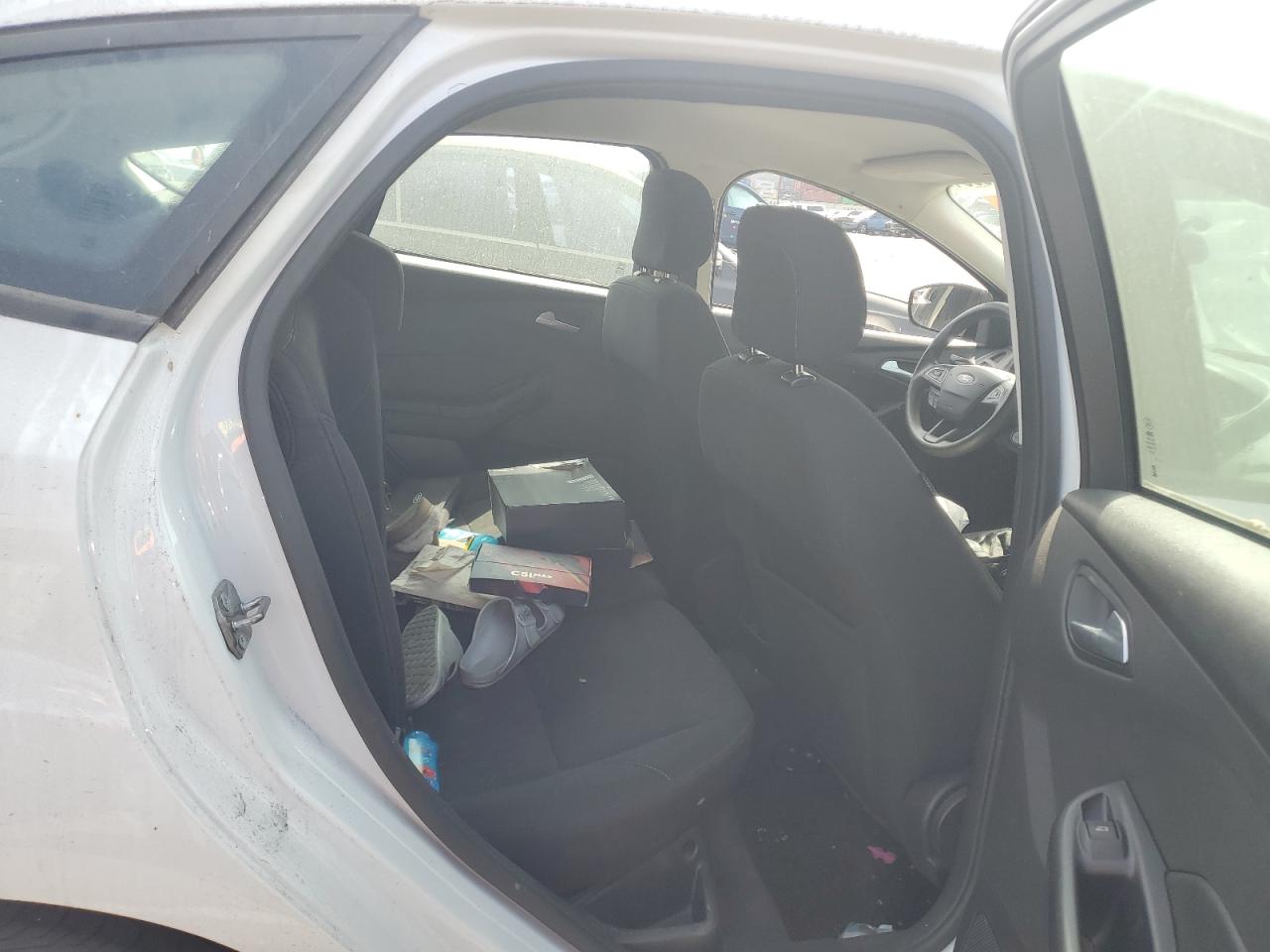 1FADP3K24JL287667 2018 Ford Focus Se