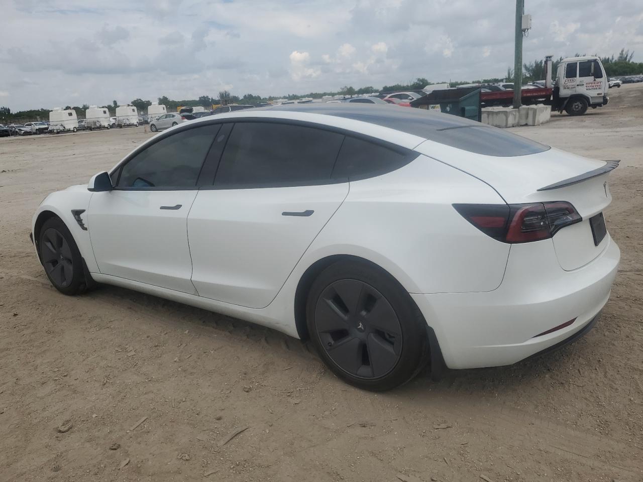 5YJ3E1EA7PF600533 2023 TESLA MODEL 3 - Image 2