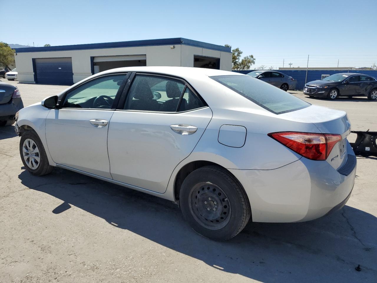 5YFBURHEXHP666558 2017 TOYOTA COROLLA - Image 2