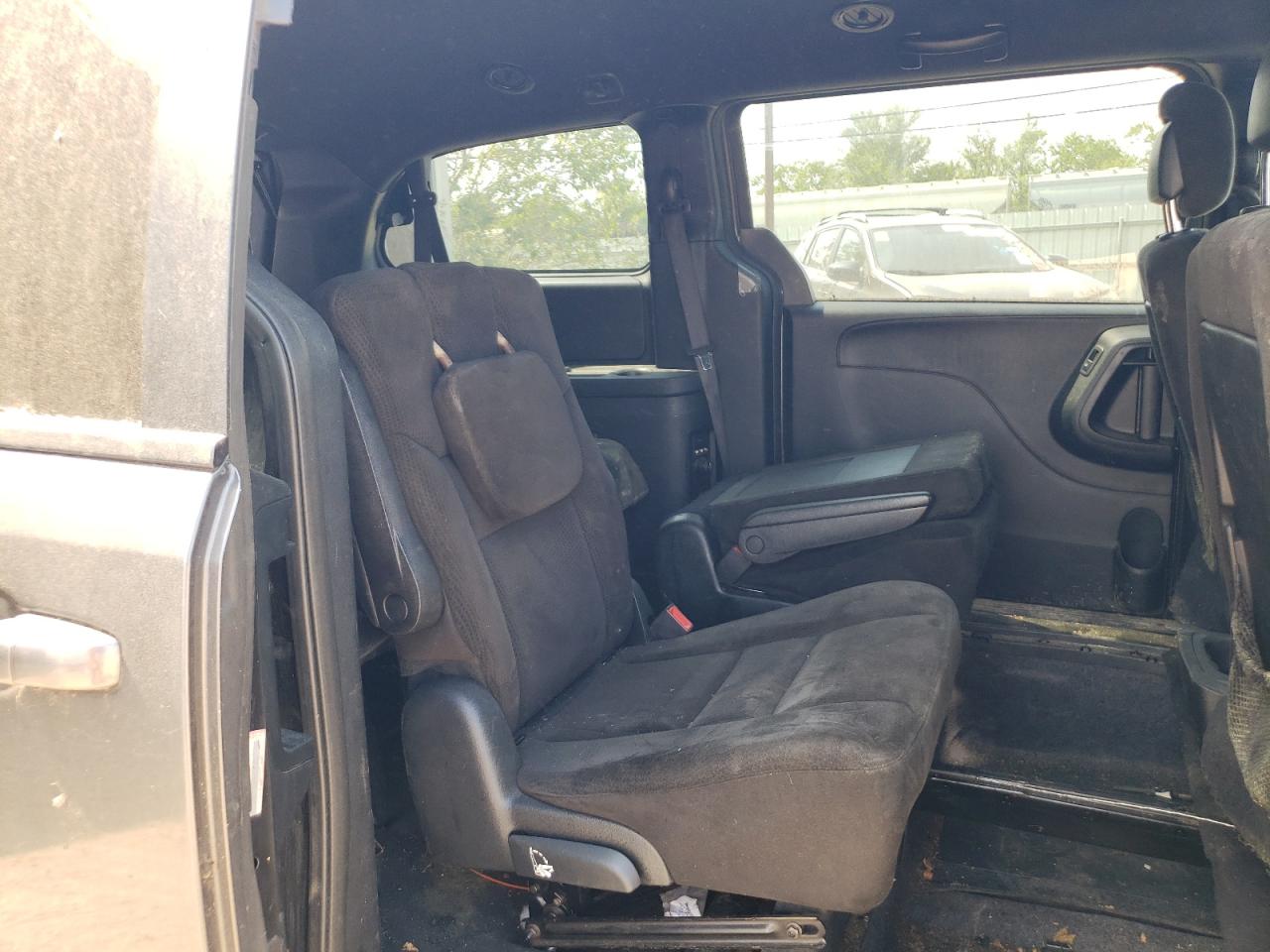 2016 Dodge Caravan - Image 11