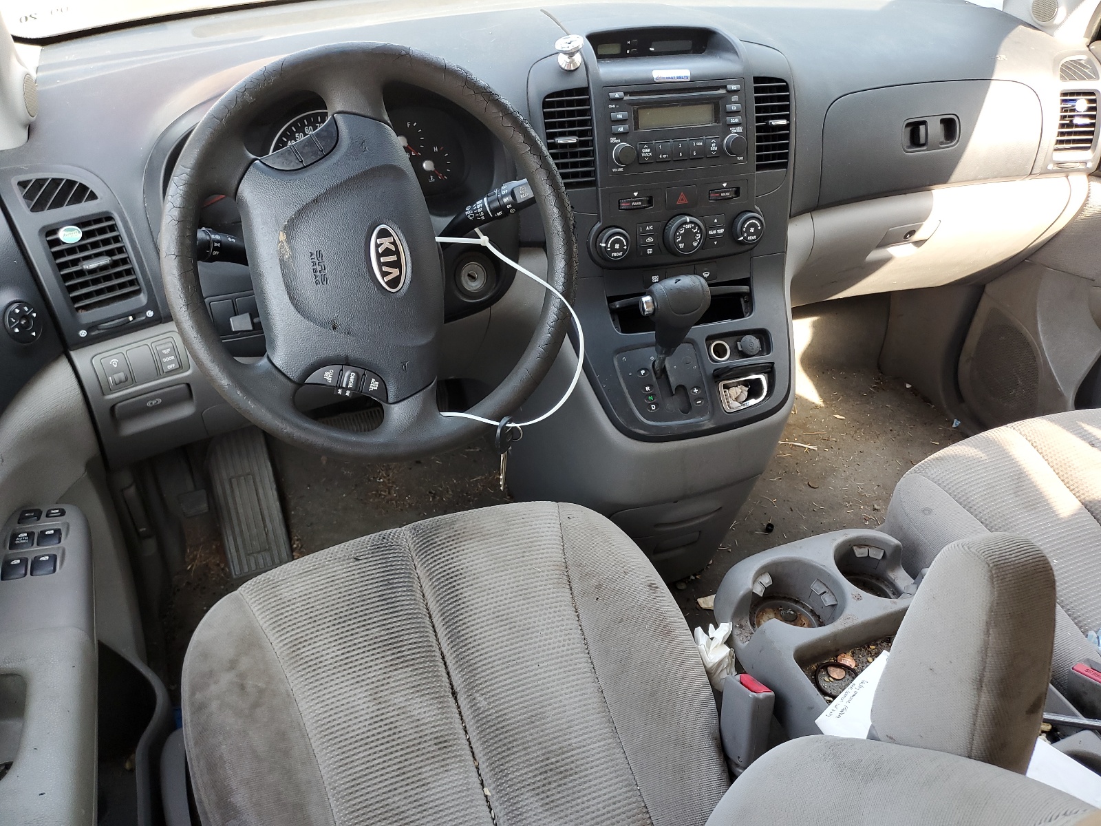 KNDMB133786197376 2008 Kia Sedona