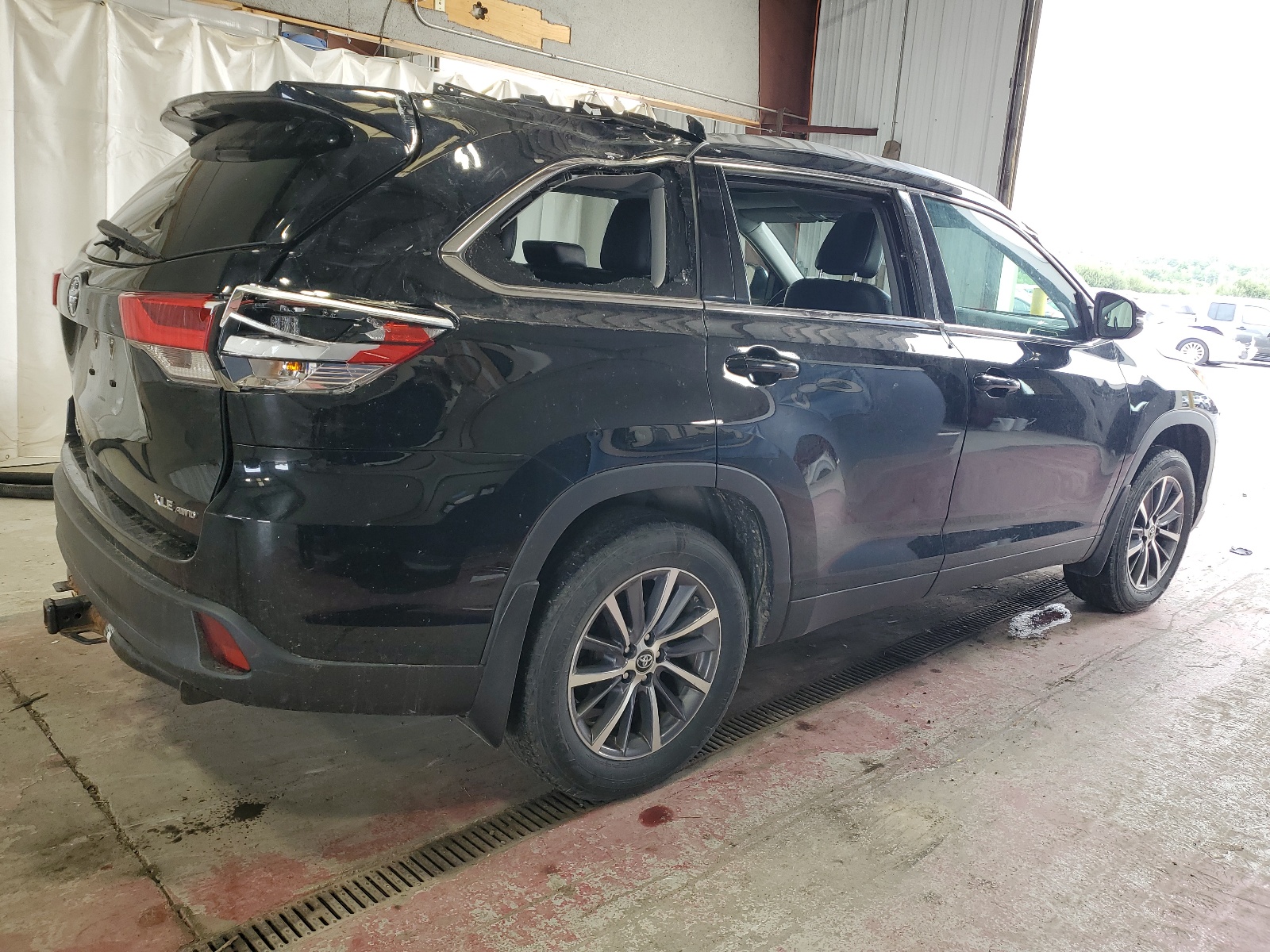 5TDJZRFHXKS606546 2019 Toyota Highlander Se