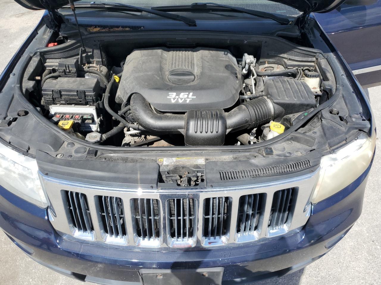 2012 Jeep Grand Cherokee - Image 12