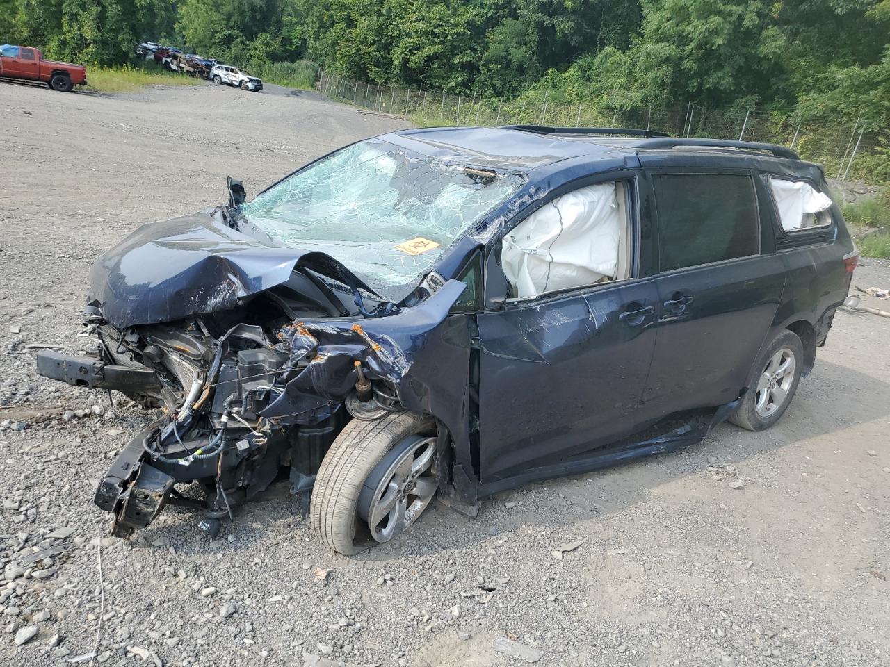 5TDKZ3DC5KS990910 2019 TOYOTA SIENNA - Image 1