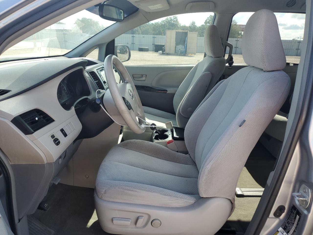 2013 Toyota Sienna - Image 7