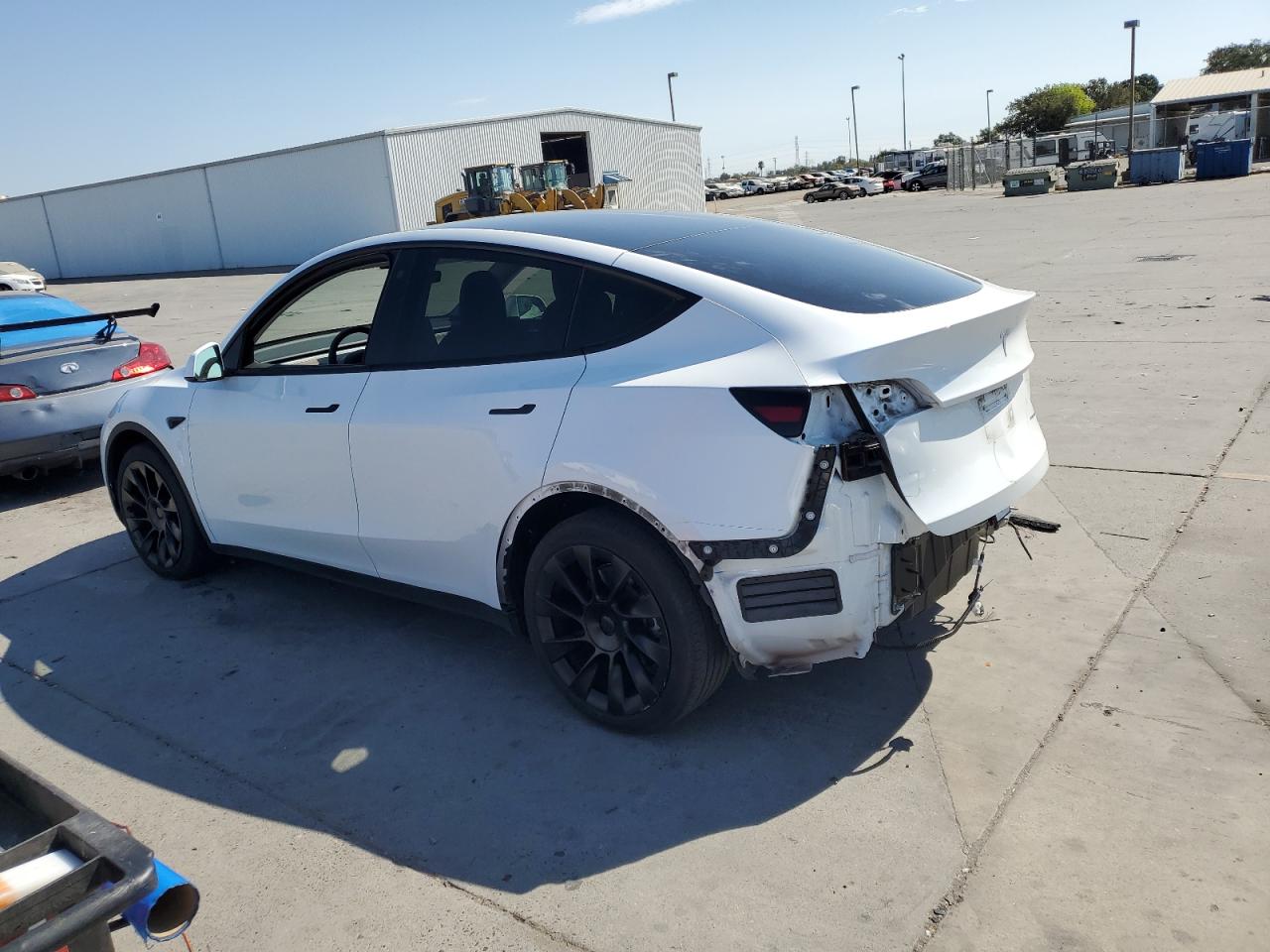 7SAYGDEE7PF590058 2023 TESLA MODEL Y - Image 2