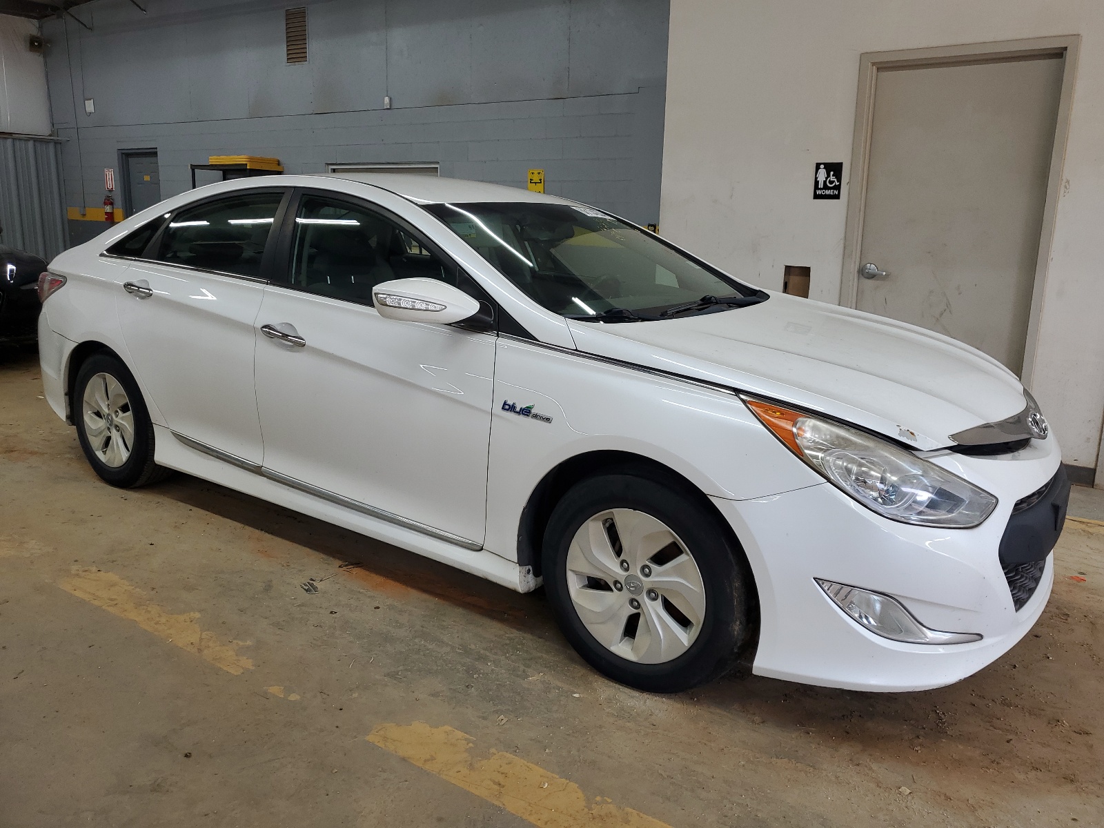 2014 Hyundai Sonata Hybrid vin: KMHEC4A49EA116655