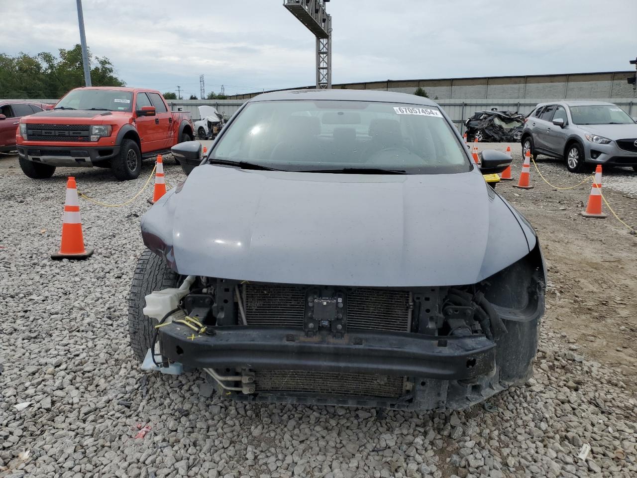 2017 Volkswagen Passat - Image 5