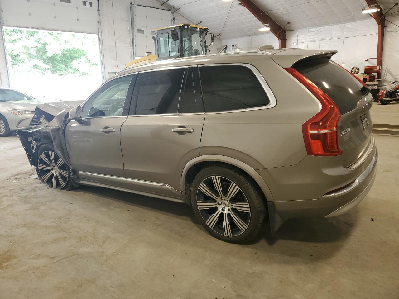 YV4A22PL5N1802407 2022 VOLVO XC90 - Image 2