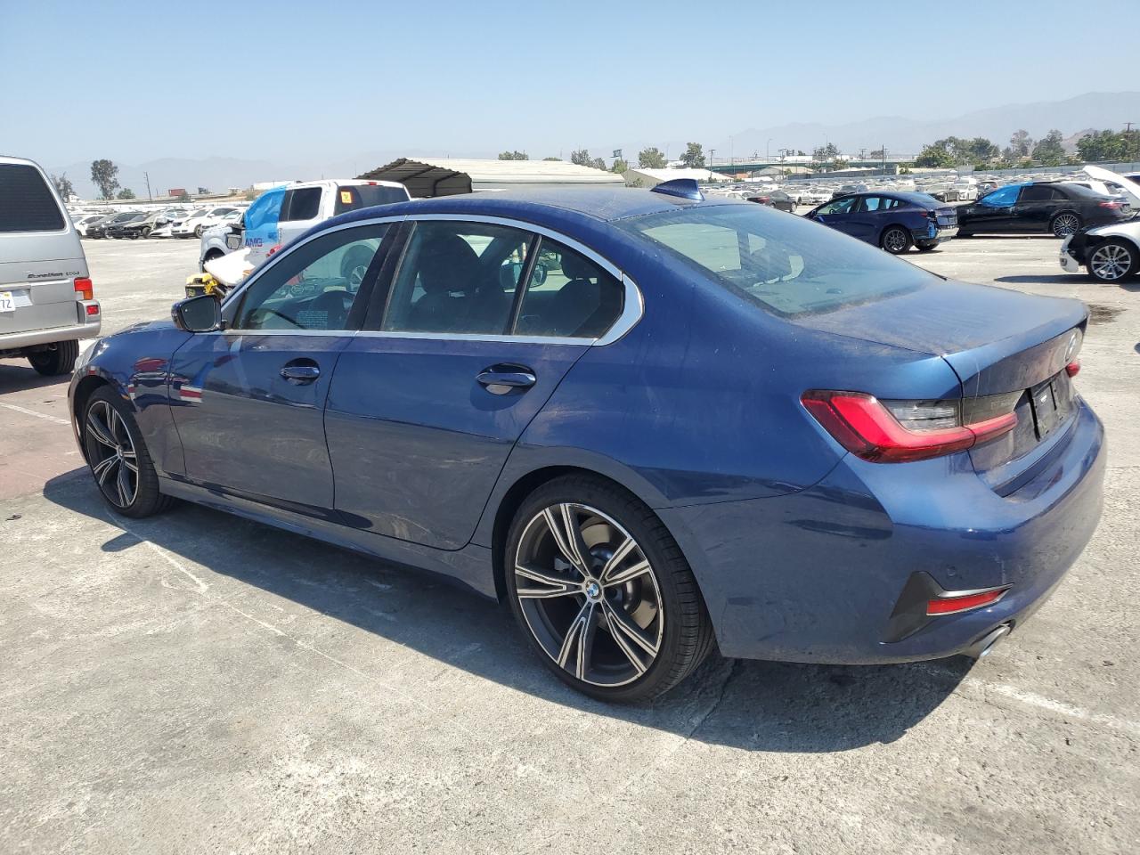 3MW5R1J06N8C64186 2022 BMW 3 SERIES - Image 2