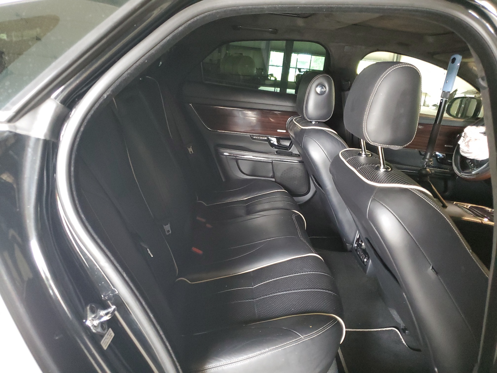 SAJWA1GE5BMV02188 2011 Jaguar Xj Supercharged