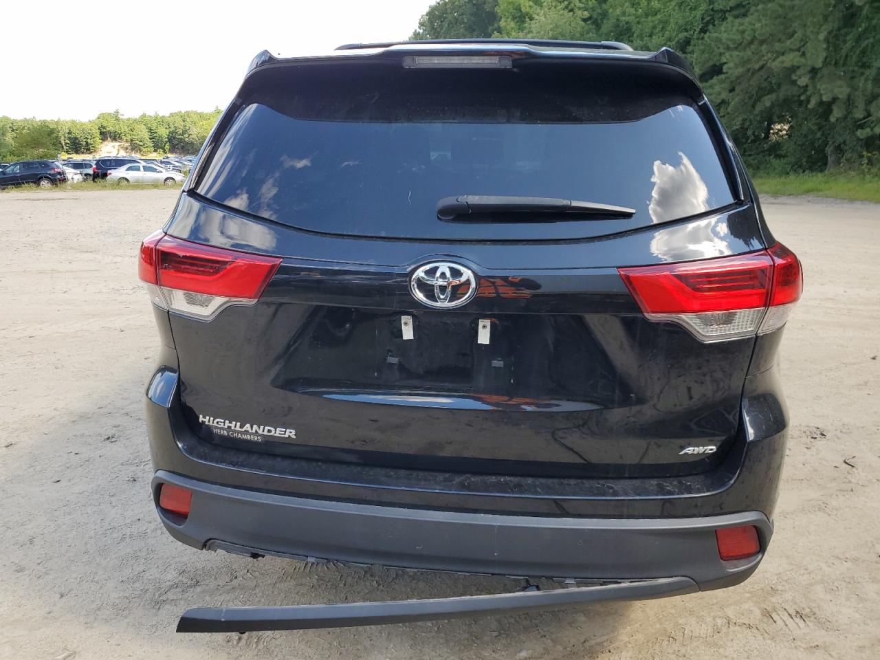 2019 Toyota Highlander Le VIN: 5TDBZRFHXKS747184 Lot: 67452304