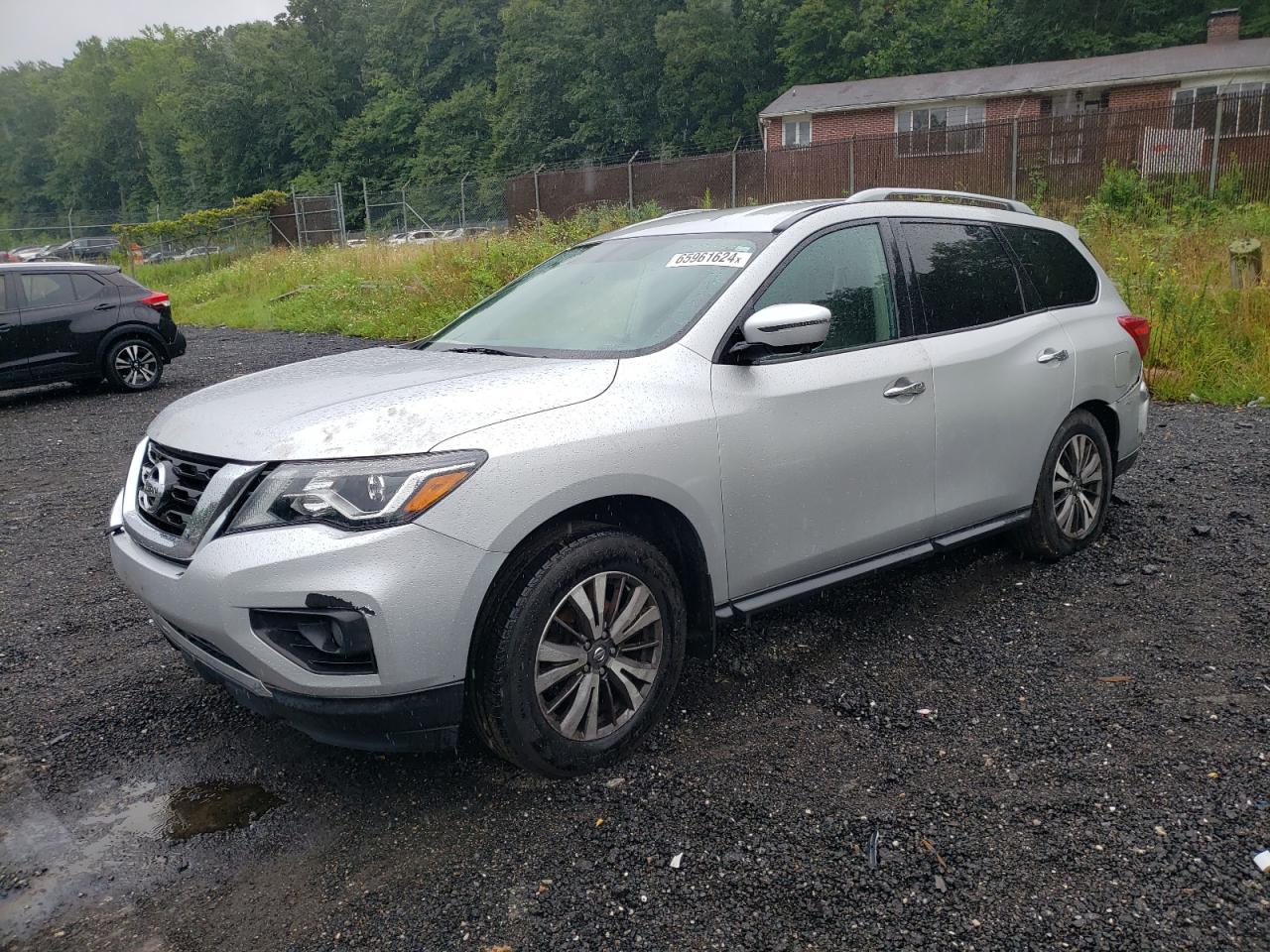 2017 Nissan Pathfinder - Image 1