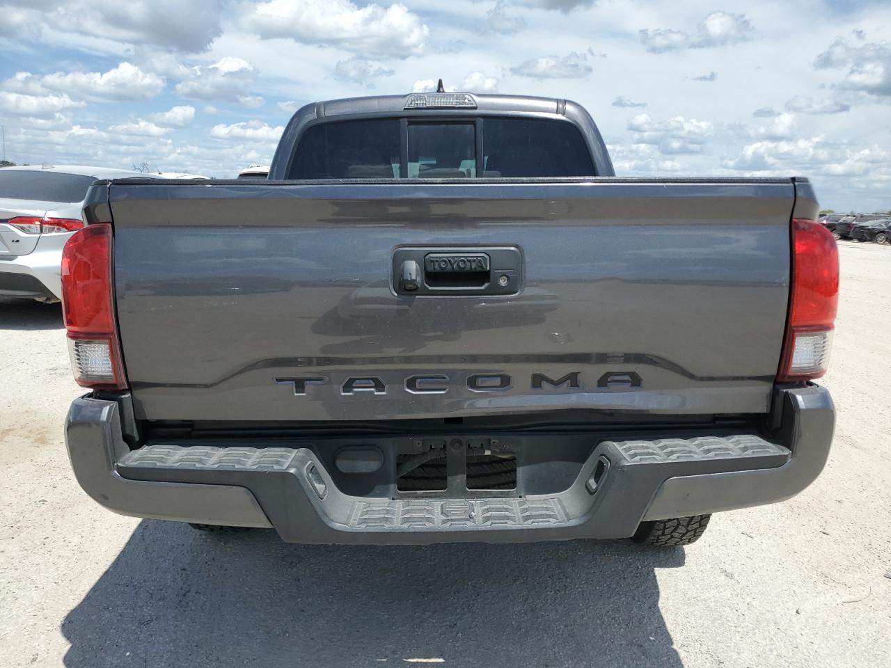 5TFAX5GN1JX116993 2018 Toyota Tacoma Double Cab