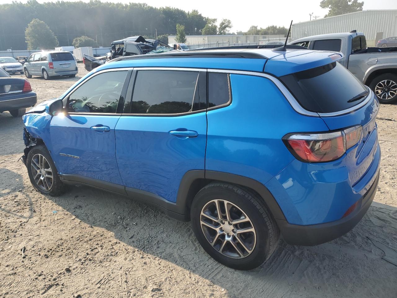 3C4NJCBBXJT461147 2018 JEEP COMPASS - Image 2