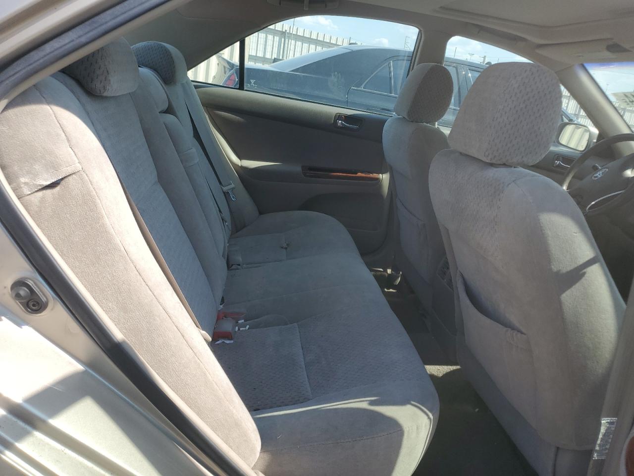 2004 Toyota Camry Le VIN: 4T1BF32KX4U588958 Lot: 68679114