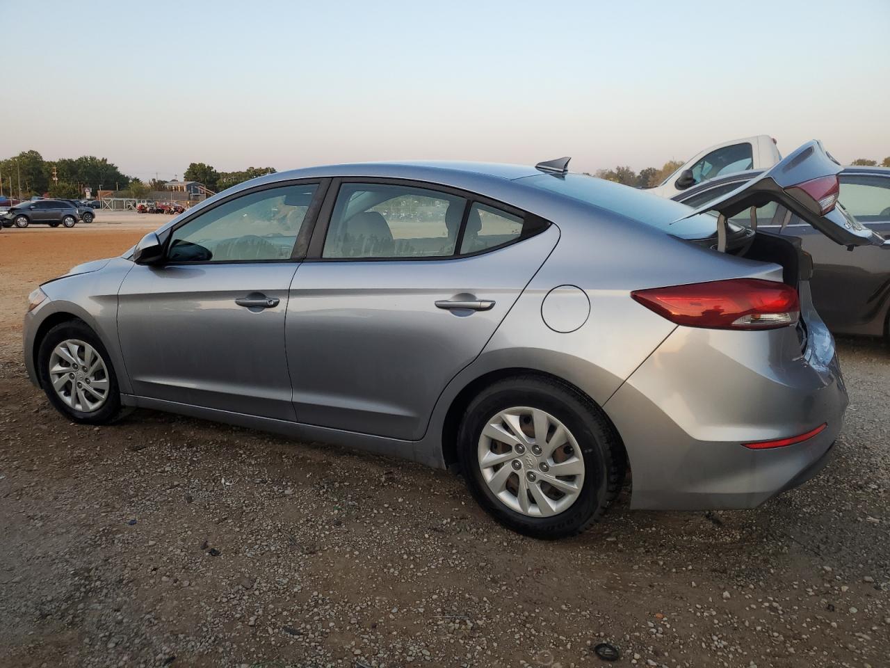 5NPD74LF3HH112360 2017 HYUNDAI ELANTRA - Image 2