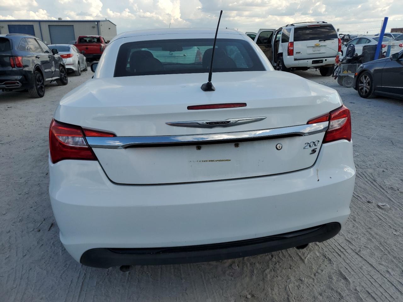 1C3BC8EG1BN613579 2011 Chrysler 200 S