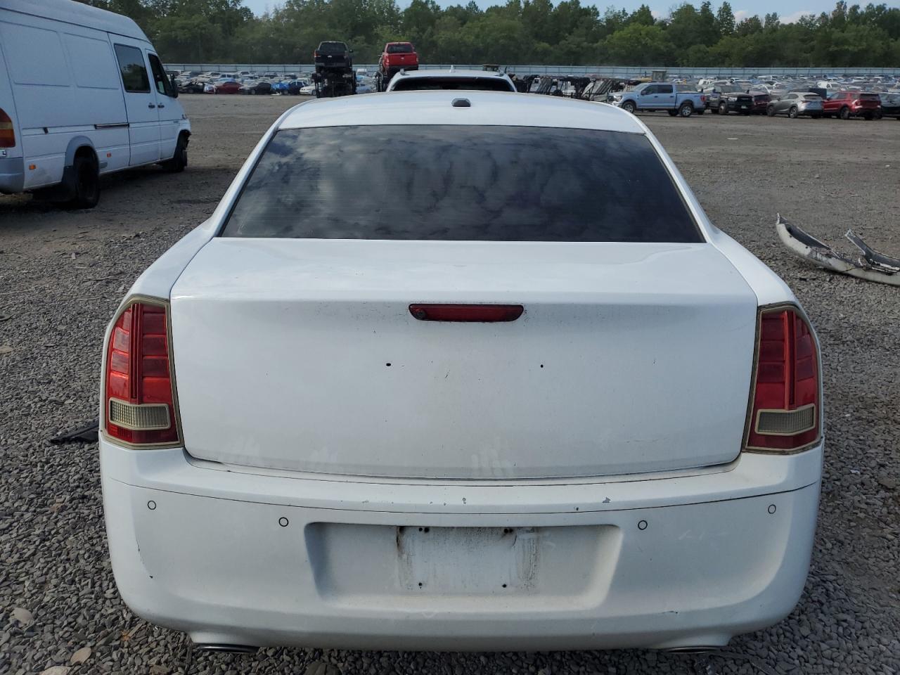 2011 Chrysler 300 - Image 6