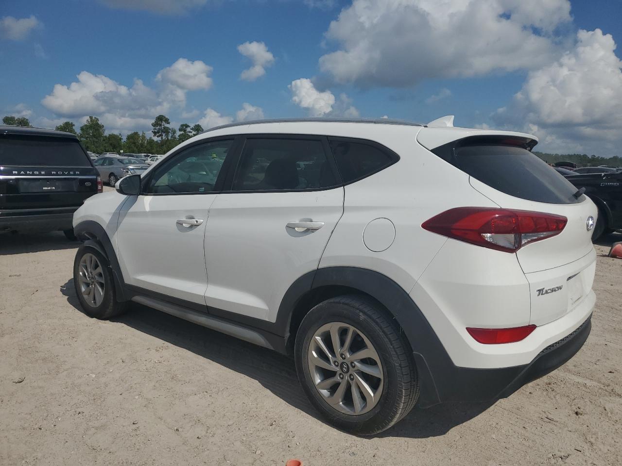 KM8J33A44JU814396 2018 HYUNDAI TUCSON - Image 2