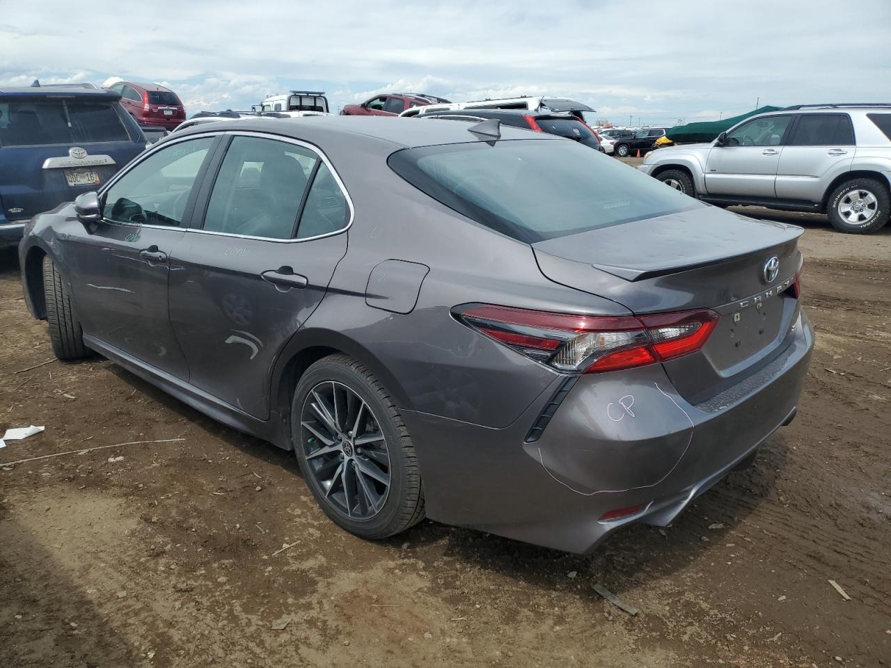 4T1T11AK7NU712095 Toyota Camry SE 2