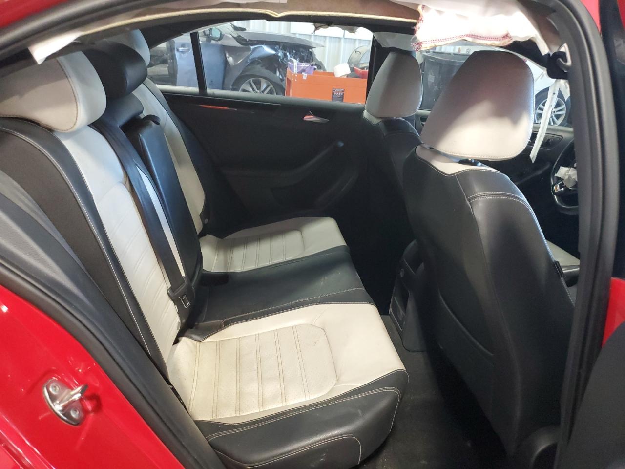 2015 Volkswagen Jetta - Image 10