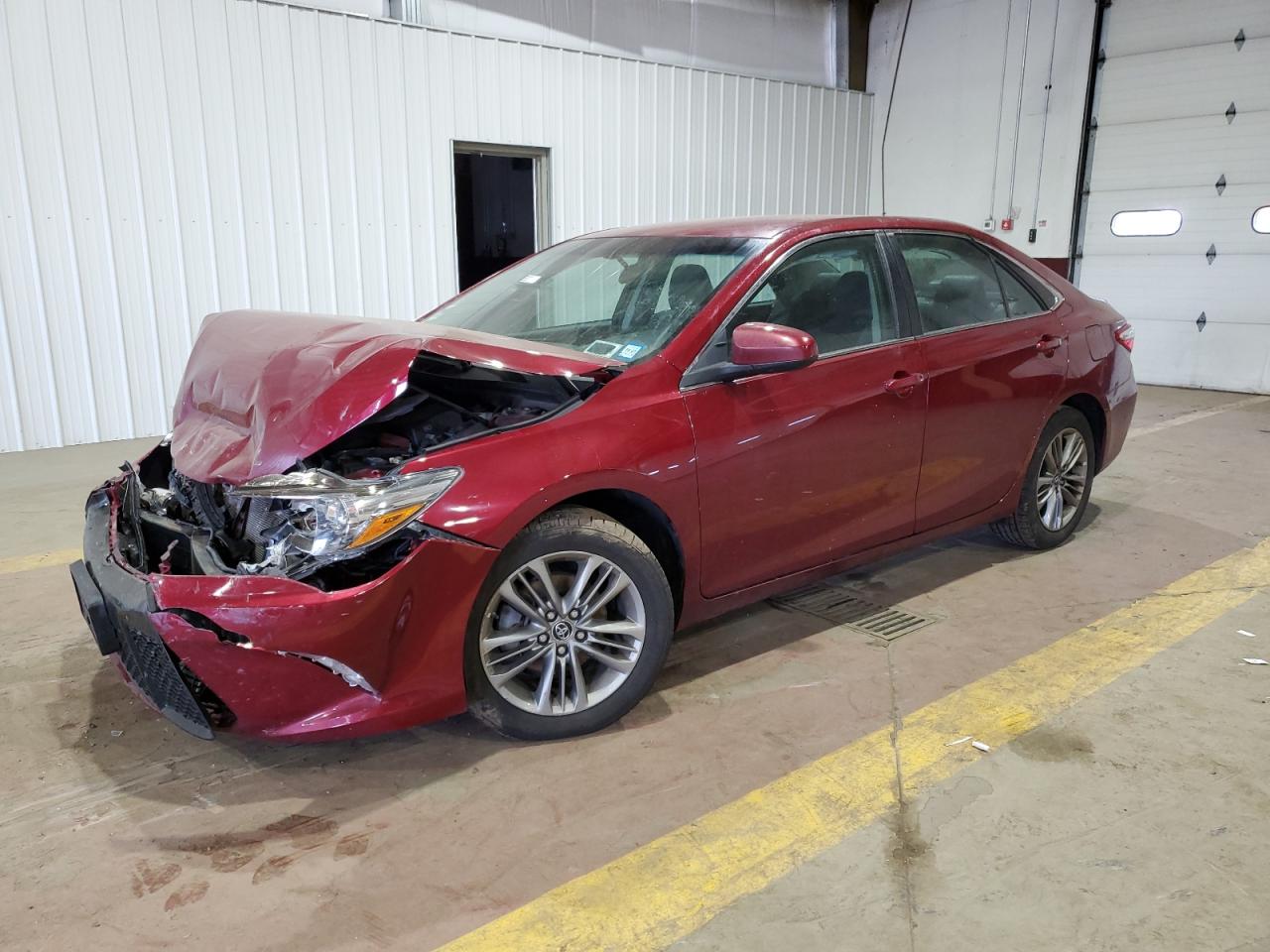 4T1BF1FK1GU529929 2016 TOYOTA CAMRY - Image 1