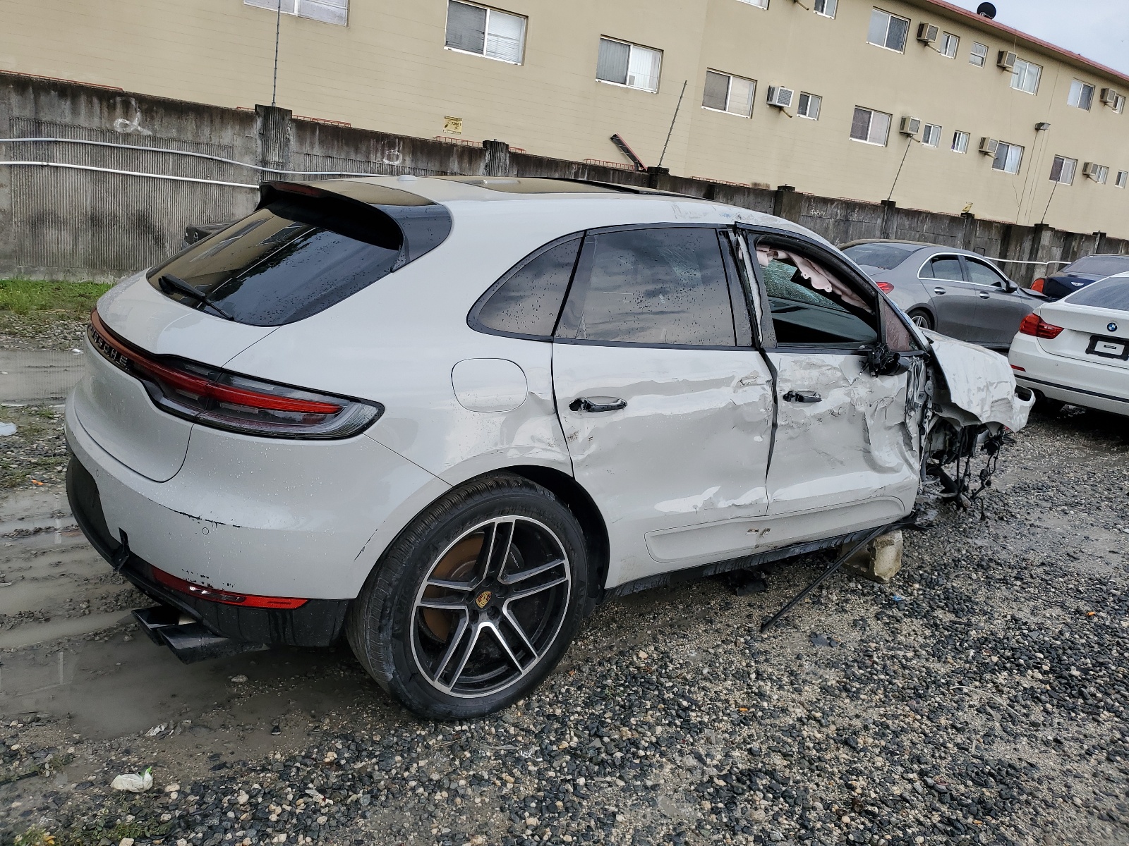 2019 Porsche Macan vin: WP1AA2A54KLB06667