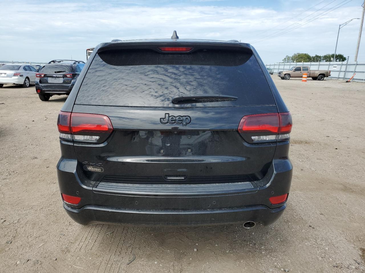 1C4RJFAG4JC376476 2018 Jeep Grand Cherokee Laredo