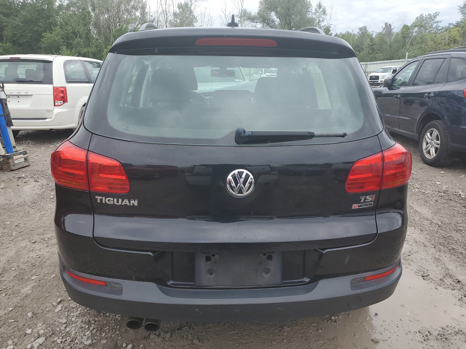 WVGBV7AX2HK021202 2017 Volkswagen Tiguan S