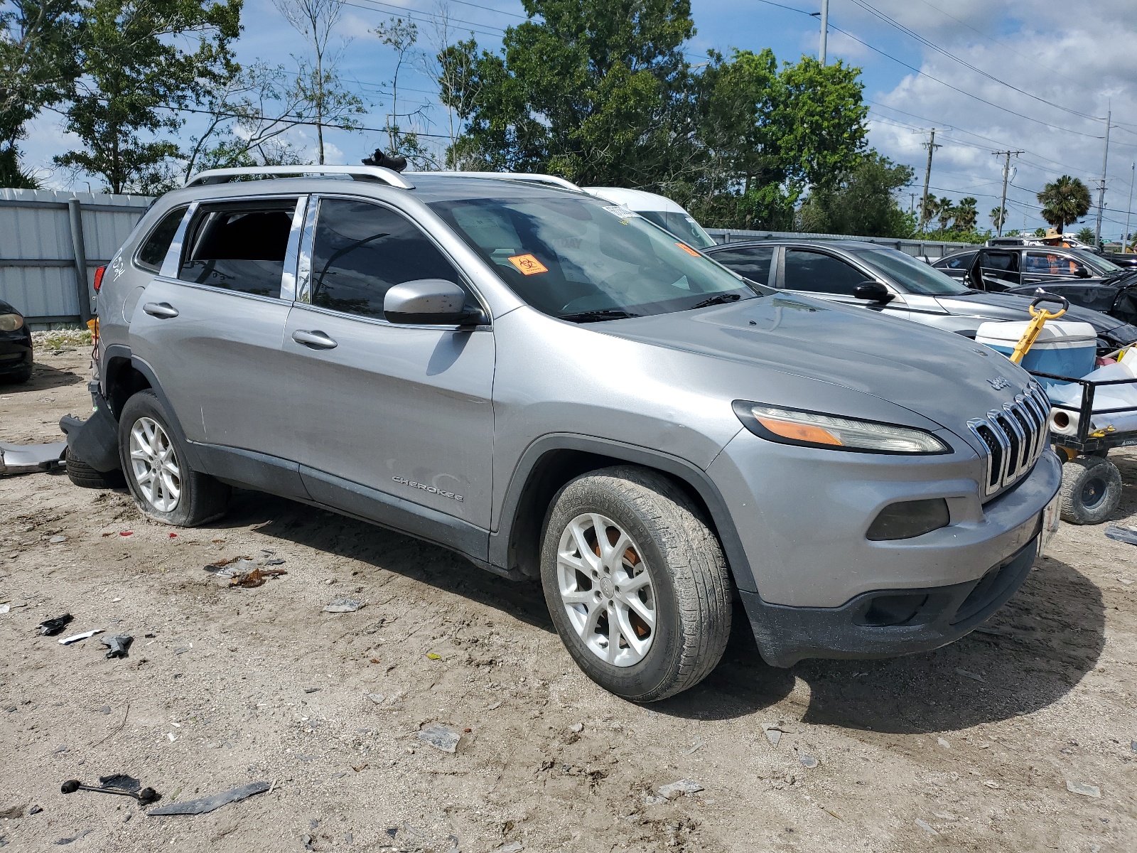 2015 Jeep Cherokee Latitude vin: 1C4PJLCB3FW730386