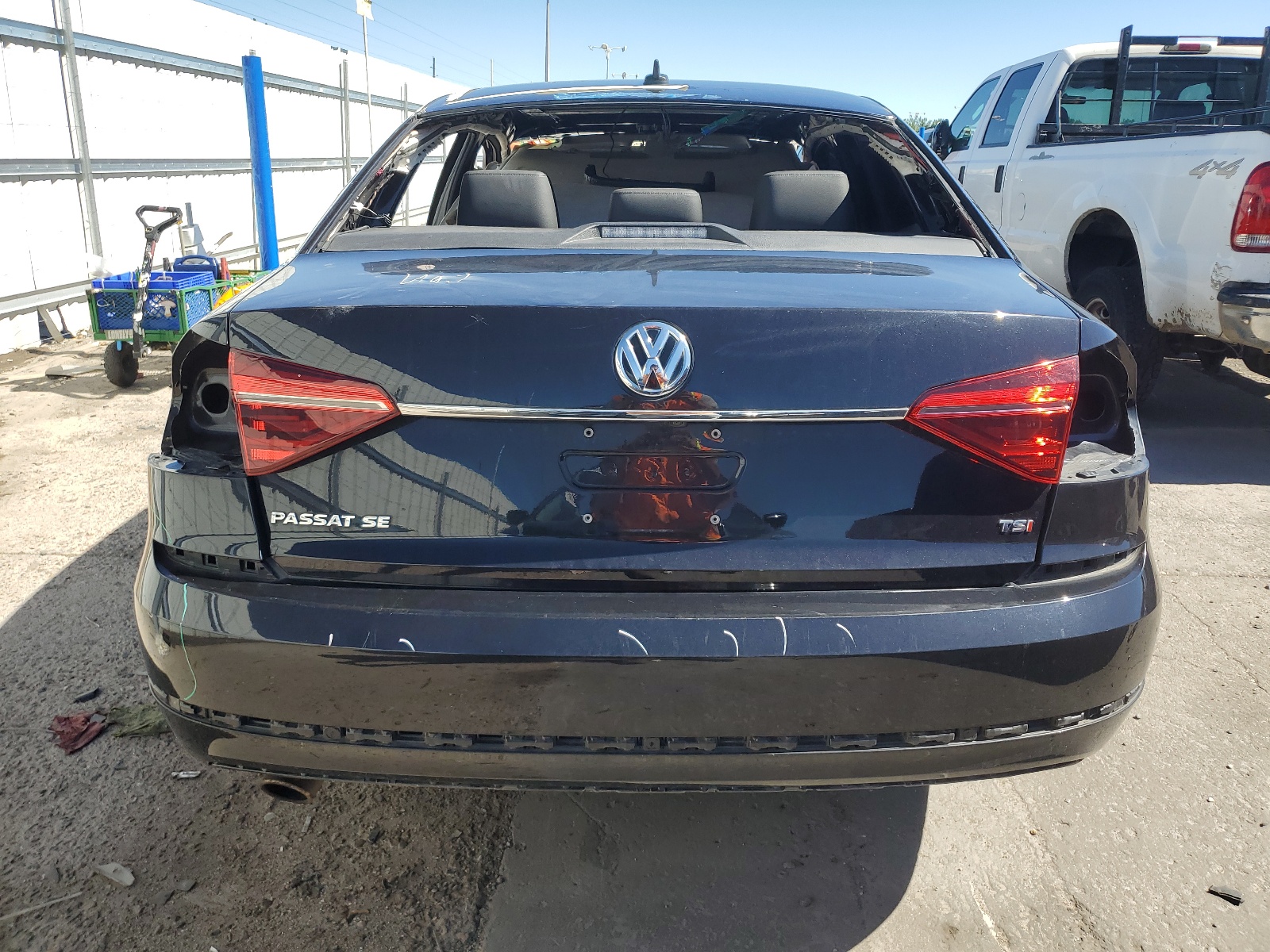 1VWBA7A35JC036304 2018 Volkswagen Passat Se