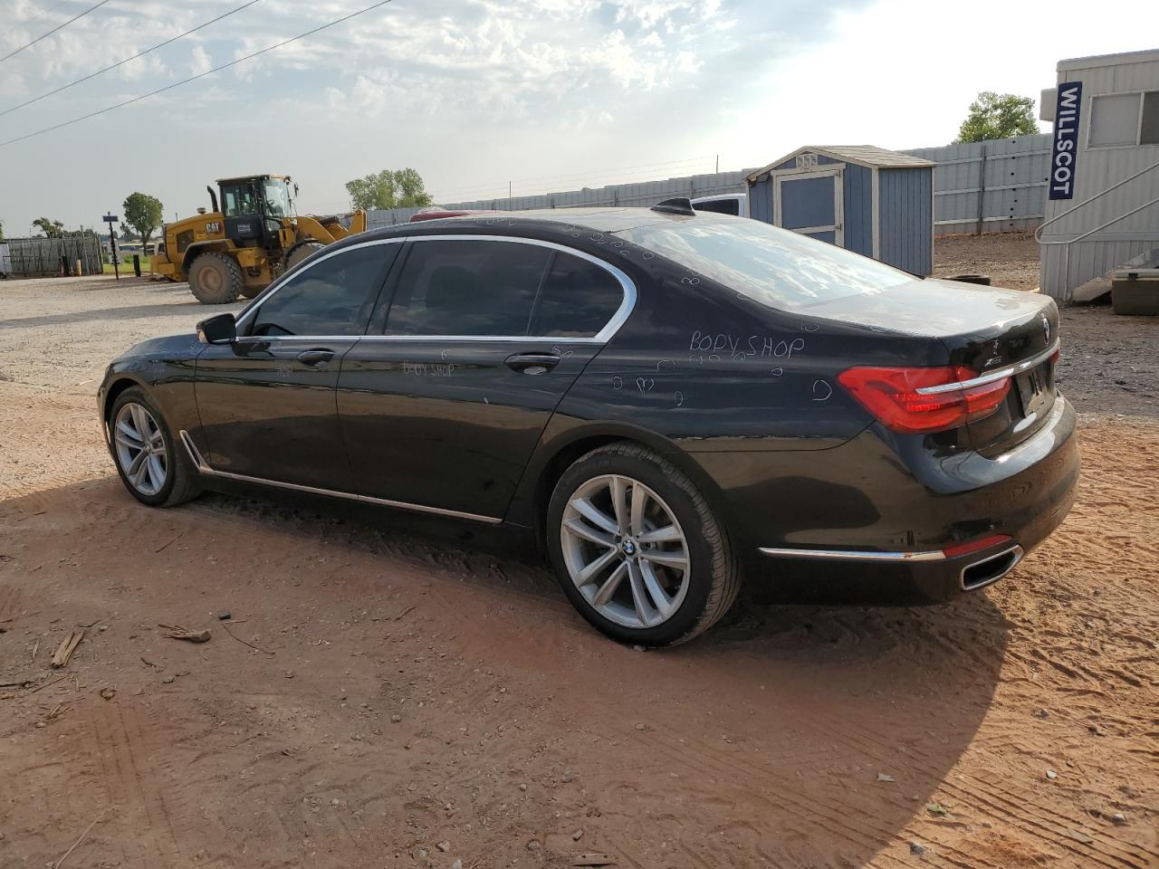 WBA7F2C55JG423775 2018 BMW 7 SERIES - Image 2