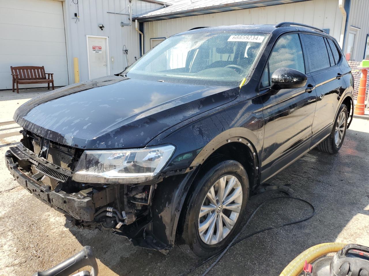 3VV1B7AX2JM091257 2018 VOLKSWAGEN TIGUAN - Image 1