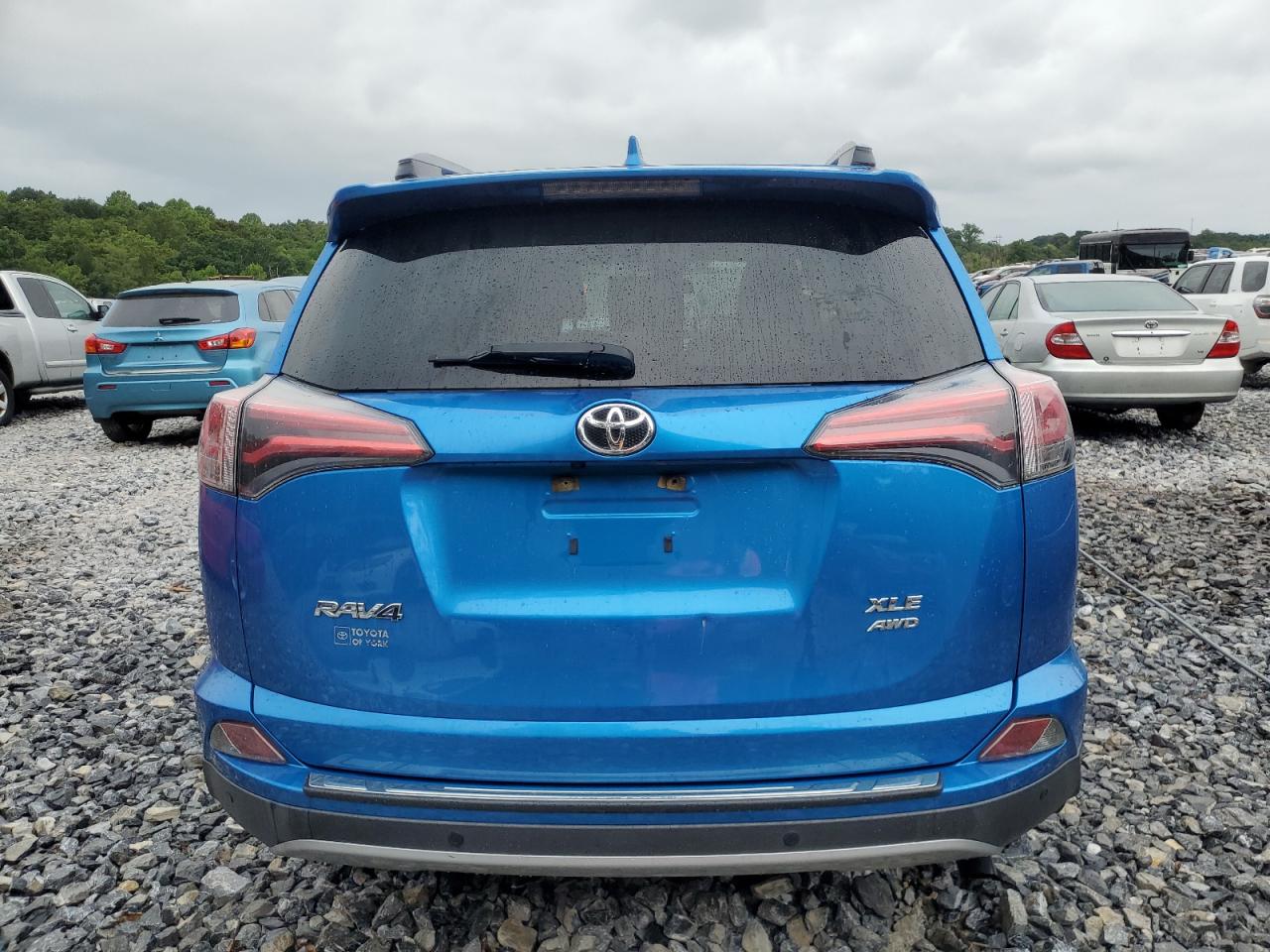 JTMRFREV5HJ150724 2017 Toyota Rav4 Xle