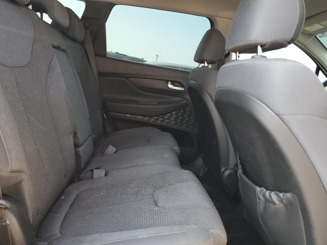2019 Hyundai Santa Fe - Image 11