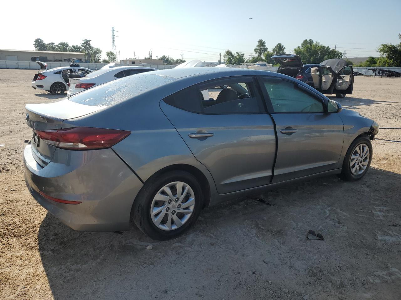 2018 Hyundai Elantra - Image 3